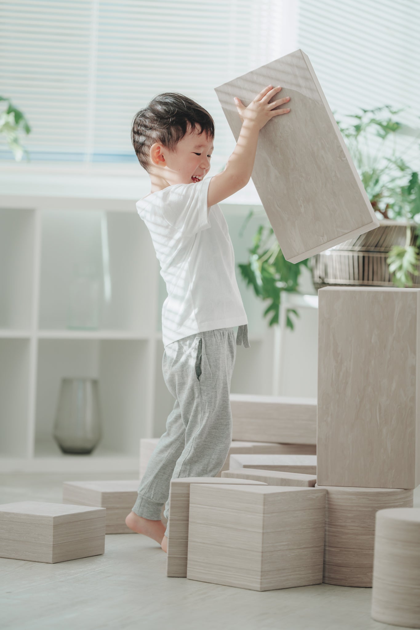 水拭きや水洗いで清潔に保てるEVA製大型積み木